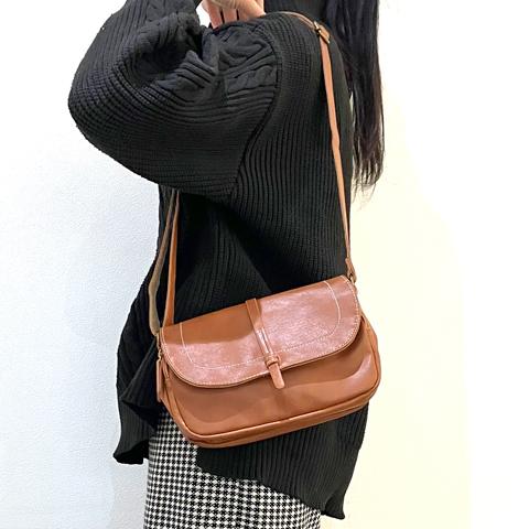 autt 本革ショルダーバッグ Folded Bag（３色） autt 本革ショルダーバッグ Folded Bag（3色） (ショルダー